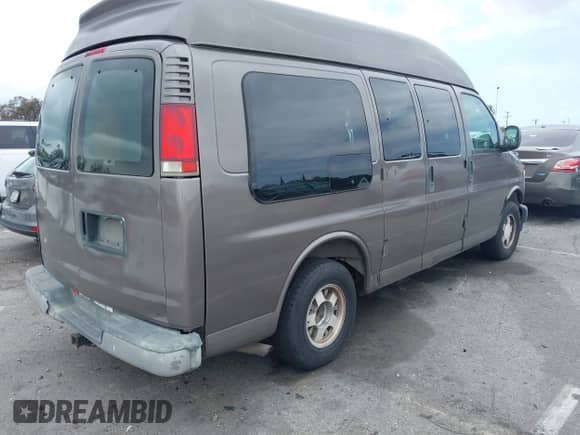 1999 Chevrolet Express z VIN 1GBFG15R2X1050717, wystawiony jako IAAI lot #42119057 z przebiegiem 155 478 mil mil oraz . Historia ofert i sprzedaży dostępna na DreamBid. Obrazek 4.