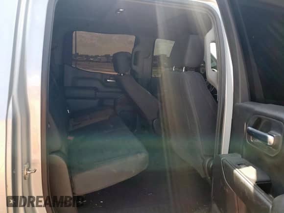 2020 GMC Sierra 1500 z VIN 1GTP8AEF6LZ182779, wystawiony jako Copart lot #68669025 z przebiegiem 110 828 mil mil oraz Szkoda całkowita • Salvage title. Historia ofert i sprzedaży dostępna na DreamBid. Obrazek 10.