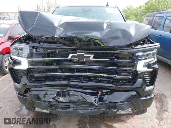 2024 Chevrolet Silverado 1500 High Country z VIN 1GCUDJE81RZ311617, wystawiony jako IAAI lot #42184679 z przebiegiem 2 117 mil mil oraz . Historia ofert i sprzedaży dostępna na DreamBid. Obrazek 6.