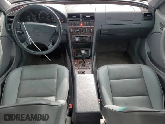 1999 Mercedes-Benz C 230/260/280/320 z VIN WDBHA24G9XA716840, wystawiony jako Copart lot #49605205 z przebiegiem 56 535 mil mil oraz Czysty tytuł • Clean title. Historia ofert i sprzedaży dostępna na DreamBid. Obrazek 8.