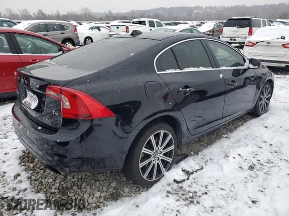 2015 Volvo S60 T6 Drive-E with VIN YV149MFK5F2339707, listed as a Copart auction lot 82493884 with 87,932 mi miles and Salvage title. Bid and sale history available at DreamBid. Image 3.
