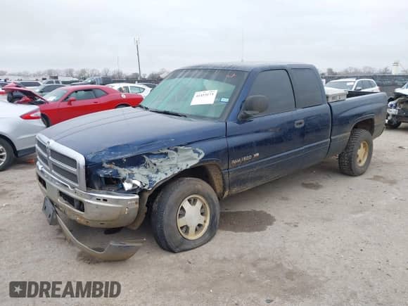 2000 Dodge 1500 z VIN 3B7HC12Y6YG149085, wystawiony jako IAAI lot #41453173 z przebiegiem 150 218 mil mil oraz . Historia ofert i sprzedaży dostępna na DreamBid. Obrazek 17.