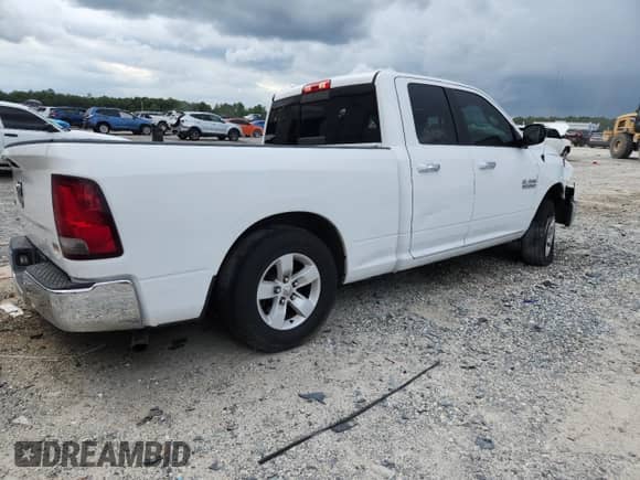 2018 Ram 1500 SLT z VIN 1C6RR6GG8JS303768, wystawiony jako Copart lot #61127565 z przebiegiem 230 959 mil mil oraz Szkoda całkowita • Salvage title. Historia ofert i sprzedaży dostępna na DreamBid. Obrazek 3.