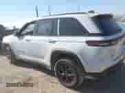2025 Jeep Grand Cherokee Altitude z VIN 1C4RJHAGXS8656967, wystawiony jako IAAI lot #43442955 z przebiegiem 17 630 mil mil oraz . Historia ofert i sprzedaży dostępna na DreamBid. Obrazek 14.