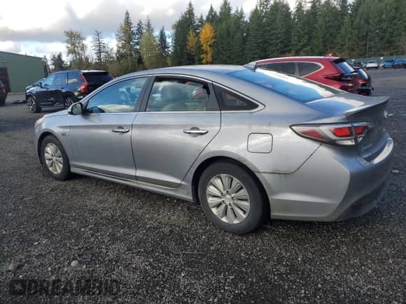 2016 Hyundai Sonata SE с VIN KMHE24L18GA012411, выставлен на аукционе Copart как лот 89817005 с пробегом 82 590 миль миль и Чистый • Clean title. История ставок и продаж доступна на DreamBid. Изображение 2.