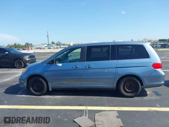 2010 Honda Odyssey LX with VIN 5FNRL3H20AB098004, listed as a IAAI auction lot 43063798 with 178,725 mi miles and . Bid and sale history available at DreamBid. Image 14.