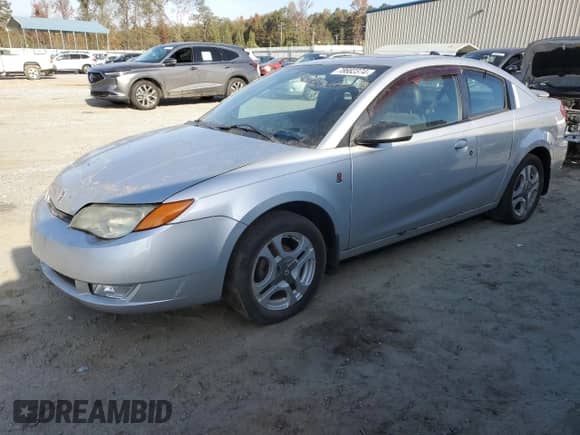 2004 Saturn ION ION 3 z VIN 1G8AW12F04Z128521, wystawiony jako Copart lot #78682374 z przebiegiem 115 677 mil mil oraz Czysty tytuł • Clean title. Historia ofert i sprzedaży dostępna na DreamBid. Obrazek 1.