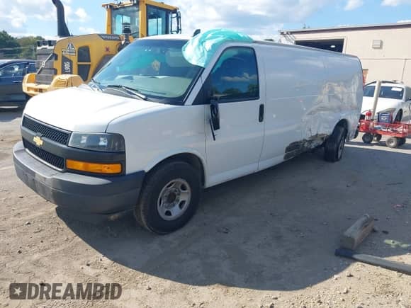 2020 Chevrolet Express Cargo with VIN 1GCWGBFP3L1148549, listed as a IAAI auction lot 43095483 with 135,450 mi miles and . Bid and sale history available at DreamBid. Image 17.
