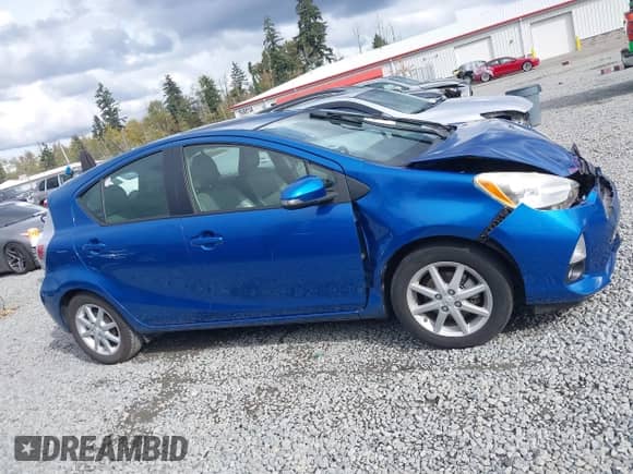 2013 Toyota Prius Two с VIN JTDKDTB38D1058363, выставлен на аукционе IAAI как лот 43361357 с пробегом 82 707 миль миль и . История ставок и продаж доступна на DreamBid. Изображение 13.