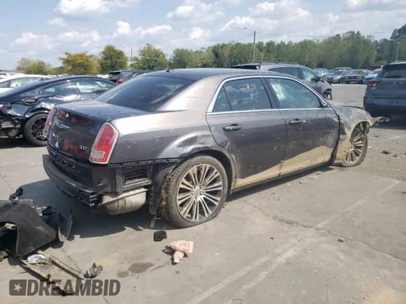 2013 Chrysler 300 S z VIN 2C3CCABG0DH576682, wystawiony jako Copart lot #80341645 z przebiegiem 152 858 mil mil oraz Szkoda całkowita • Salvage title. Historia ofert i sprzedaży dostępna na DreamBid. Obrazek 3.