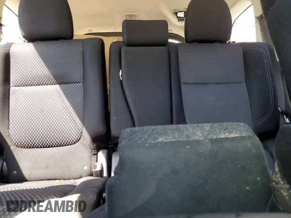 2019 Mitsubishi Outlander ES z VIN JA4AZ3A3XKZ051213, wystawiony jako Copart lot #68248165 z przebiegiem 104 273 mil mil oraz Szkoda całkowita • Salvage title. Historia ofert i sprzedaży dostępna na DreamBid. Obrazek 10.