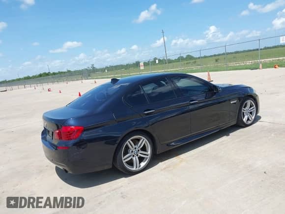 2014 BMW 5 Series 535i z VIN WBA5B1C56ED483181, wystawiony jako IAAI lot #42447967 z przebiegiem 92 425 mil mil oraz . Historia ofert i sprzedaży dostępna na DreamBid. Obrazek 4.