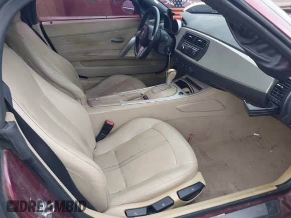 2005 BMW Z4 3.0i с VIN 4USBT53595LU10123, выставлен на аукционе IAAI как лот 41950475 с пробегом 144 506 миль миль и . История ставок и продаж доступна на DreamBid. Изображение 5.