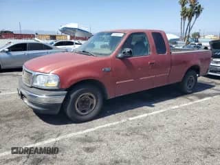 2000 Ford F-150 XL z VIN 1FTZX1729YKA96372, wystawiony jako Copart lot #63636815 z przebiegiem Nie podano mil oraz Szkoda całkowita • Salvage title. Historia ofert i sprzedaży dostępna na DreamBid. Obrazek 1.