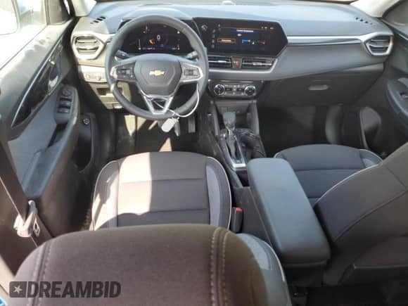 2025 Chevrolet TrailBlazer LT с VIN KL79MRSL3SB121570, выставлен на аукционе Copart как лот 56313395 с пробегом 880 миль миль и Списание • Salvage title. История ставок и продаж доступна на DreamBid. Изображение 8.