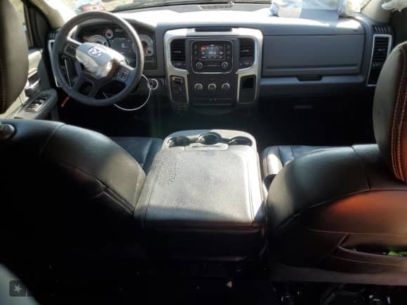 2019 Ram 1500 SLT z VIN 1C6RR6TT7KS644115, wystawiony jako Copart lot #68771975 z przebiegiem 82 254 mil mil oraz Szkoda całkowita • Salvage title. Historia ofert i sprzedaży dostępna na DreamBid. Obrazek 8.