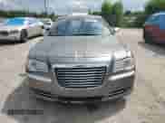 2012 Chrysler 300 C z VIN 2C3CCAET1CH288788, wystawiony jako Copart lot #66986045 z przebiegiem 86 929 mil mil oraz Szkoda całkowita • Salvage title. Historia ofert i sprzedaży dostępna na DreamBid. Obrazek 5.