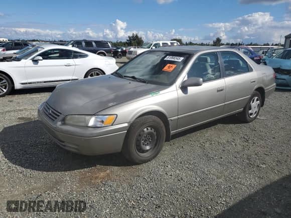 1997 Toyota Camry LE с VIN 4T1BF22K8VU037634, выставлен на аукционе Copart как лот 81998345 с пробегом 169 624 миль миль и Списание • Salvage title. История ставок и продаж доступна на DreamBid. Изображение 1.