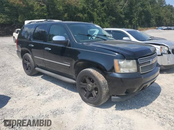 2009 Chevrolet Tahoe LTZ with VIN 1GNFK33039R297816, listed as a Copart auction lot 72091945 with 212,058 mi miles and Salvage title. Bid and sale history available at DreamBid. Image 4.