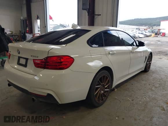 2015 BMW 4 Series 435i xDrive z VIN WBA4B3C53FD669771, wystawiony jako IAAI lot #41835401 z przebiegiem 145 570 mil mil oraz . Historia ofert i sprzedaży dostępna na DreamBid. Obrazek 4.