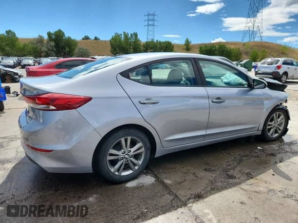 2017 Hyundai Elantra Value Edition z VIN 5NPD84LF7HH087041, wystawiony jako Copart lot #70586115 z przebiegiem 122 825 mil mil oraz Szkoda całkowita • Salvage title. Historia ofert i sprzedaży dostępna na DreamBid. Obrazek 3.