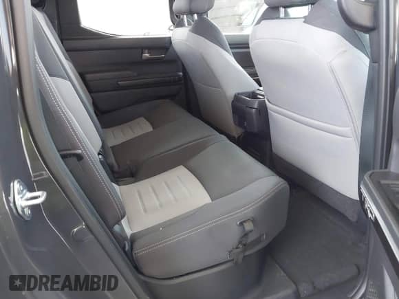 2024 Toyota Tacoma SR5 z VIN 3TMLB5JN5RM080565, wystawiony jako IAAI lot #42584677 z przebiegiem 17 149 mil mil oraz . Historia ofert i sprzedaży dostępna na DreamBid. Obrazek 8.