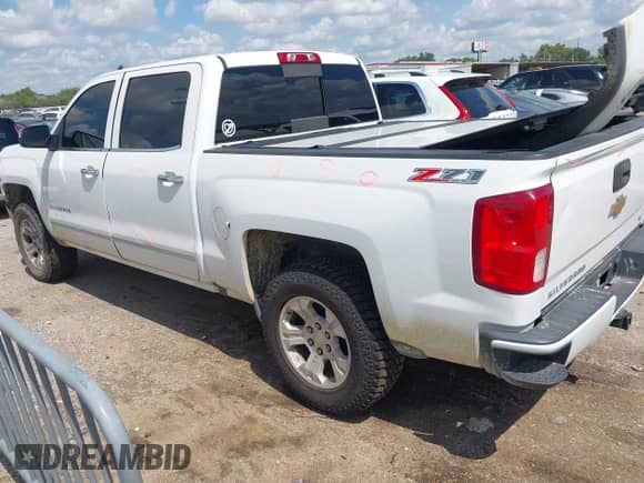 2017 Chevrolet Silverado 1500 LTZ z VIN 3GCUKSEJ8HG153838, wystawiony jako IAAI lot #42899717 z przebiegiem 188 513 mil mil oraz . Historia ofert i sprzedaży dostępna na DreamBid. Obrazek 3.