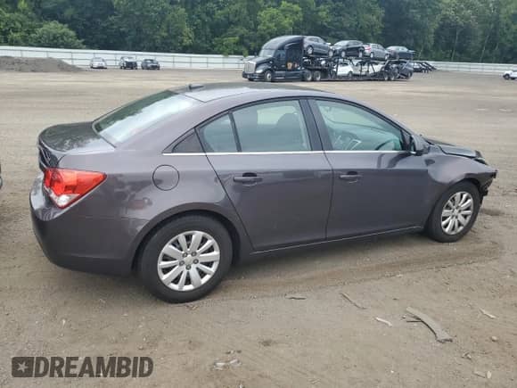 2011 Chevrolet Cruze 1LT z VIN 1G1PF5S9XB7111289, wystawiony jako Copart lot #66905785 z przebiegiem 107 249 mil mil oraz Szkoda całkowita • Salvage title. Historia ofert i sprzedaży dostępna na DreamBid. Obrazek 3.