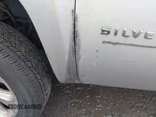 2010 Chevrolet Silverado 1500 LS z VIN 3GCRKREA2AG255673, wystawiony jako IAAI lot #43411689 z przebiegiem 222 933 mil mil oraz . Historia ofert i sprzedaży dostępna na DreamBid. Obrazek 6.