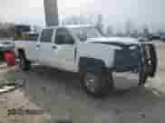 2017 Chevrolet Silverado 2500HD Work Truck z VIN 1GC1KUEG3HF213027, wystawiony jako Copart lot #51605975 z przebiegiem Nie podano mil oraz Czysty tytuł • Clean title. Historia ofert i sprzedaży dostępna na DreamBid. Obrazek 4.