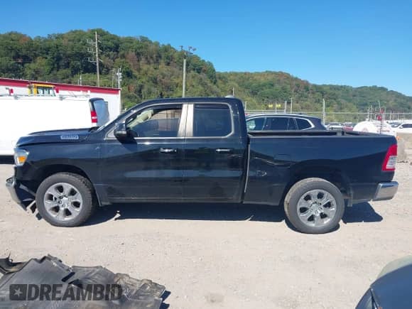 2020 Ram 1500 Big Horn z VIN 1C6SRFBT2LN214446, wystawiony jako IAAI lot #43329392 z przebiegiem 57 501 mil mil oraz . Historia ofert i sprzedaży dostępna na DreamBid. Obrazek 13.