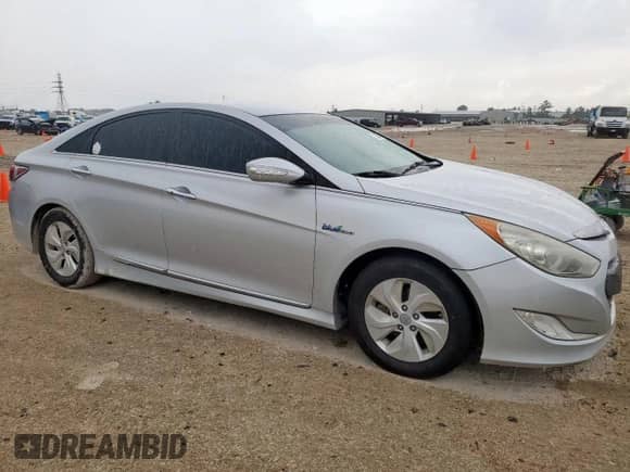 2015 Hyundai Sonata z VIN KMHEC4A4XFA134891, wystawiony jako Copart lot #70047765 z przebiegiem 146 397 mil mil oraz Czysty tytuł • Clean title. Historia ofert i sprzedaży dostępna na DreamBid. Obrazek 4.