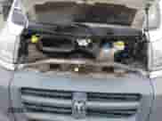 2018 Ram ProMaster Cargo z VIN 3C6TRVAG6JE132384, wystawiony jako IAAI lot #43243669 z przebiegiem 312 073 mil mil oraz . Historia ofert i sprzedaży dostępna na DreamBid. Obrazek 10.