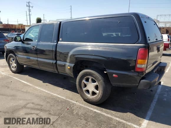 2002 GMC Sierra 1500 Denali z VIN 2GTFK69U821391080, wystawiony jako Copart lot #48396695 z przebiegiem 150 922 mil mil oraz Czysty tytuł • Clean title. Historia ofert i sprzedaży dostępna na DreamBid. Obrazek 2.