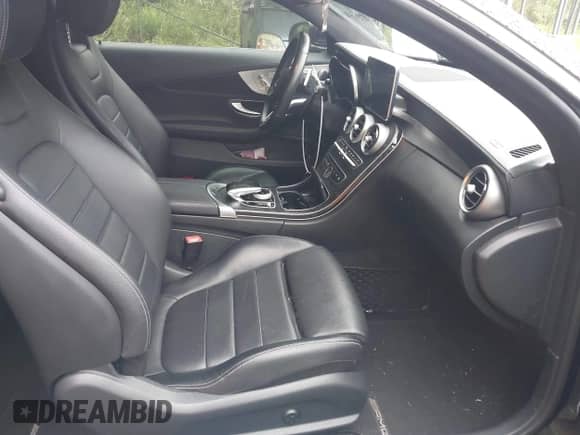 2017 Mercedes-Benz C 300 z VIN WDDWJ4JB7HF518667, wystawiony jako IAAI lot #42856481 z przebiegiem 89 688 mil mil oraz . Historia ofert i sprzedaży dostępna na DreamBid. Obrazek 5.