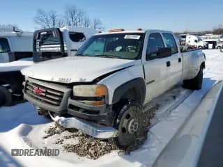 2006 GMC Sierra 1500 z VIN 1GTJC33U46F127819, wystawiony jako Copart lot #88531945 z przebiegiem 276 975 mil mil oraz Szkoda całkowita • Salvage title. Historia ofert i sprzedaży dostępna na DreamBid. Obrazek 1.