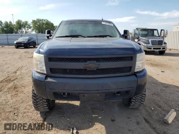 2008 Chevrolet Silverado 1500 2LT with VIN 2GCEK19J781147692, listed as a Copart auction lot 71461995 with 142,144 mi miles and Salvage title. Bid and sale history available at DreamBid. Image 5.