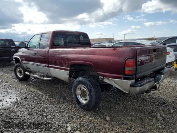 2000 Dodge 2500 with VIN 1B7KF2369YJ149502, listed as a Copart auction lot 57495855 with 427,272 mi miles and Clean title. Bid and sale history available at DreamBid. Image 2.