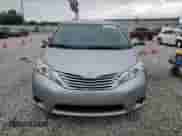 2017 Toyota Sienna LE Auto Access Seat z VIN 5TDKZ3DCXHS823225, wystawiony jako Copart lot #67157225 z przebiegiem 258 906 mil mil oraz Szkoda całkowita • Salvage title. Historia ofert i sprzedaży dostępna na DreamBid. Obrazek 5.