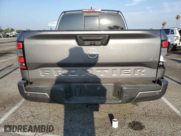 2022 Nissan Frontier SV z VIN 1N6ED1EJ3NN601203, wystawiony jako Copart lot #66881725 z przebiegiem 58 490 mil mil oraz Szkoda całkowita • Salvage title. Historia ofert i sprzedaży dostępna na DreamBid. Obrazek 6.