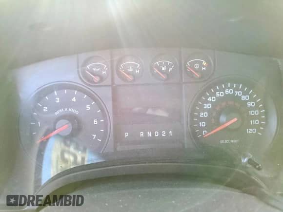 2010 Ford F-150 XL z VIN 1FTMF1CW2AKC36614, wystawiony jako Copart lot #66727955 z przebiegiem Nie podano mil oraz Szkoda całkowita • Salvage title. Historia ofert i sprzedaży dostępna na DreamBid. Obrazek 9.