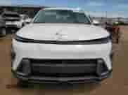 2025 Hyundai Kona SE с VIN KM8HACAB4SU236577, выставлен на аукционе Copart как лот 60651315 с пробегом 5 531 миль миль и Списание • Salvage title. История ставок и продаж доступна на DreamBid. Изображение 5.