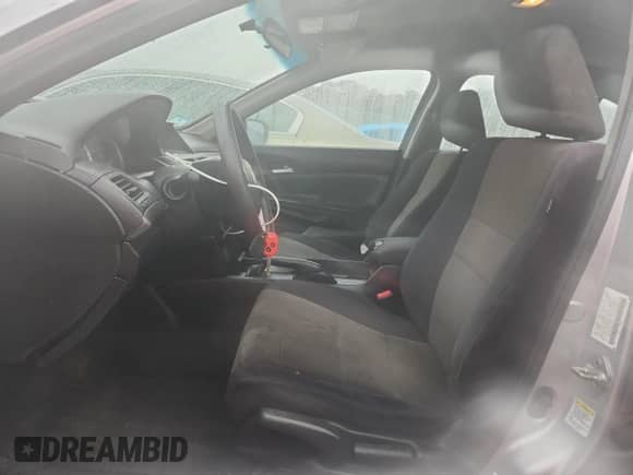 2010 Honda Accord LX z VIN 1HGCP2F3XAA133612, wystawiony jako Copart lot #90028185 z przebiegiem 166 994 mil mil oraz Czysty tytuł • Clean title. Historia ofert i sprzedaży dostępna na DreamBid. Obrazek 7.