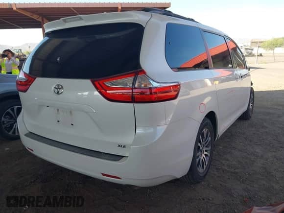 2018 Toyota Sienna XLE Auto Access Seat with VIN 5TDYZ3DC5JS927489, listed as a IAAI auction lot 42443746 with 120,919 mi miles and . Bid and sale history available at DreamBid. Image 4.