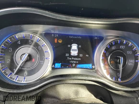 2018 Chrysler 300 Touring L с VIN 2C3CCAAG2JH253733, выставлен на аукционе Copart как лот 45125635 с пробегом 179 783 миль миль и Списание • Salvage title. История ставок и продаж доступна на DreamBid. Изображение 9.