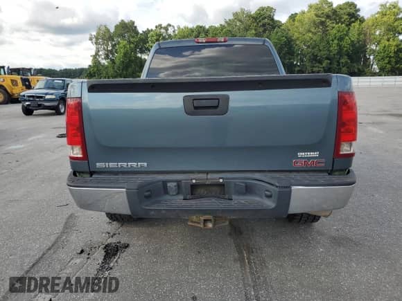 2008 GMC Sierra 1500 SL with VIN 2GTEC13C581204950, listed as a Copart auction lot 70003215 with 191,989 mi miles and Salvage title. Bid and sale history available at DreamBid. Image 6.