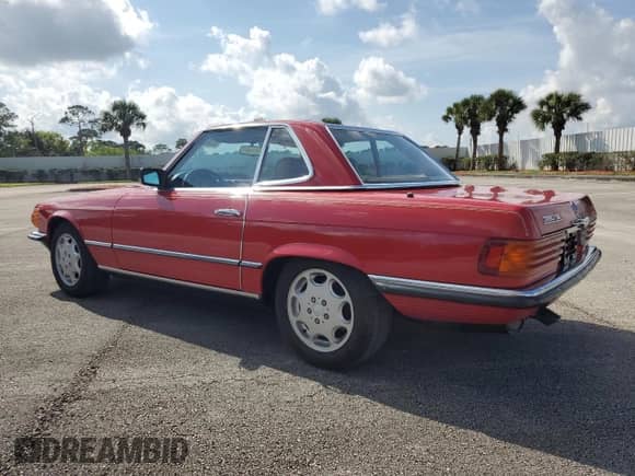 1985 Mercedes-Benz SL z VIN WDB1070421A025007, wystawiony jako Copart lot #45896865 z przebiegiem 104 247 mil mil oraz Czysty tytuł • Clean title. Historia ofert i sprzedaży dostępna na DreamBid. Obrazek 2.