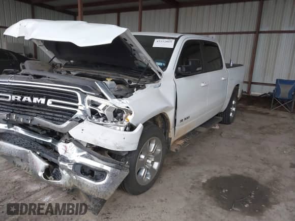 2021 Ram 1500 Lone Star z VIN 1C6RREFT1MN646966, wystawiony jako IAAI lot #42152069 z przebiegiem 48 645 mil mil oraz . Historia ofert i sprzedaży dostępna na DreamBid. Obrazek 2.