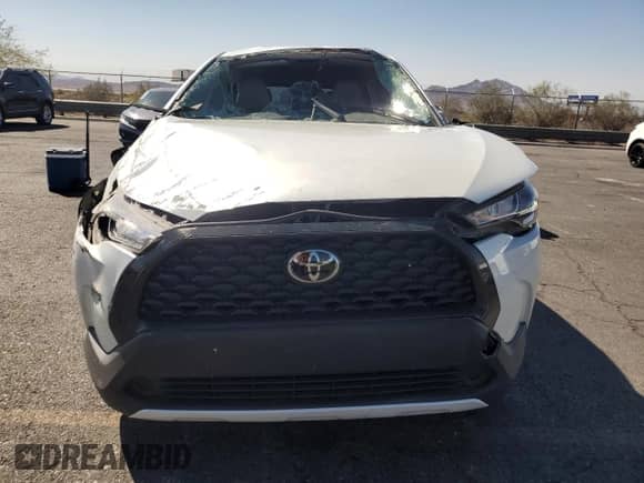 2022 Toyota Corolla Cross L with VIN 7MUAAAAG9NV013567, listed as a Copart auction lot 68475575 with 29,475 mi miles and Salvage title. Bid and sale history available at DreamBid. Image 5.