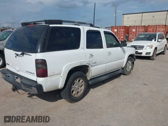 2005 Chevrolet Tahoe LT z VIN 1GNEC13TX5R217560, wystawiony jako IAAI lot #43285327 z przebiegiem 235 461 mil mil oraz . Historia ofert i sprzedaży dostępna na DreamBid. Obrazek 4.